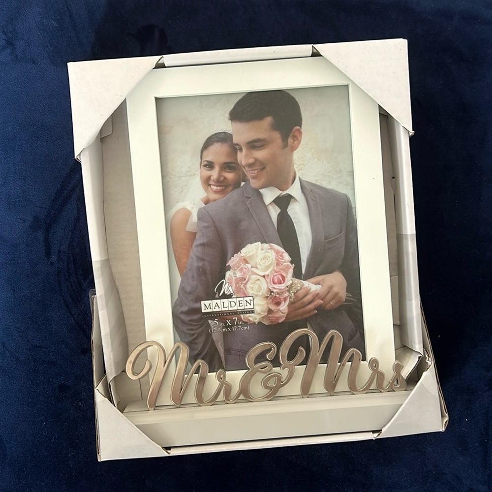Mr. and Mrs. 5x7 white picture frame